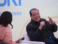 Founder & Chairman CT Corp, Chairul Tanjung saat menyampaikan pemaparan dalam sesi Educational Class di acara Jogja Financial Festival 2026 di Jogja Expo Center (JEC), Yogyakarta, DIY, Sabtu (23/5/2026). (CNBC Indonesia/Faisal Rahman)