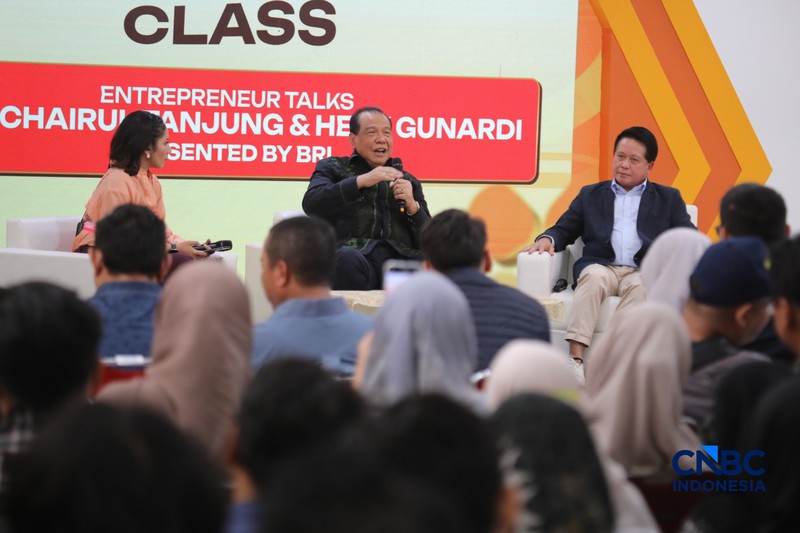 Founder &amp; Chairman CT Corp, Chairul Tanjung saat menyampaikan pemaparan dalam sesi Educational Class di acara Jogja Financial Festival 2026 di Jogja Expo Center (JEC), Yogyakarta, DIY, Sabtu (23/5/2026). (CNBC Indonesia/Faisal Rahman)