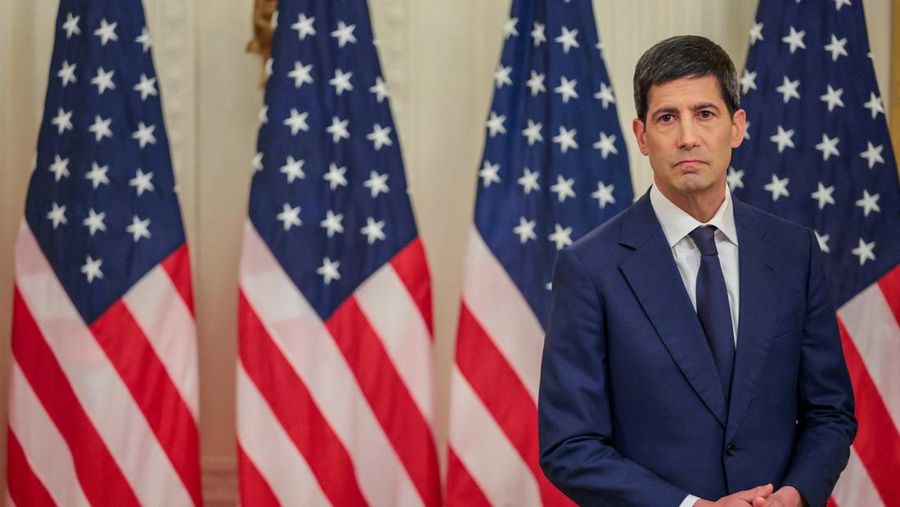 Ketua Federal Reserve yang baru, Kevin Warsh, menyampaikan pidato pada hari upacara pelantikannya, di Ruang Timur Gedung Putih di Washington, D.C., AS, 22 Mei 2026. (REUTERS/Evelyn Hockstein)