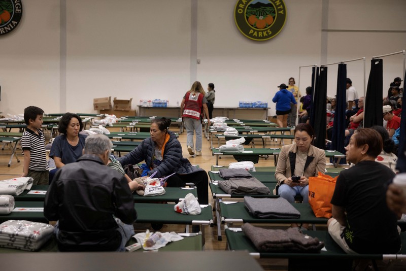 Puluhan ribu warga di California, Amerika Serikat, diimbau untuk mengungsi imbas kebocoran sebuah tangki kimia besar yang diduga akan meledak dan mengeluarkan asap beracun, Sabtu (23/5/2026). (REUTERS/Ed Ou)