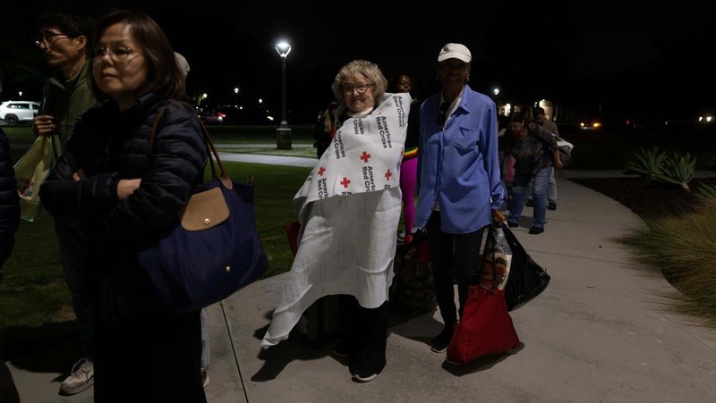 Puluhan ribu warga di California, Amerika Serikat, diimbau untuk mengungsi imbas kebocoran sebuah tangki kimia besar yang diduga akan meledak dan mengeluarkan asap beracun, Sabtu (23/5/2026). (REUTERS/Ed Ou)