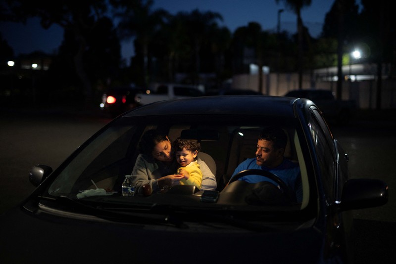 Puluhan ribu warga di California, Amerika Serikat, diimbau untuk mengungsi imbas kebocoran sebuah tangki kimia besar yang diduga akan meledak dan mengeluarkan asap beracun, Sabtu (23/5/2026). (REUTERS/Ed Ou)