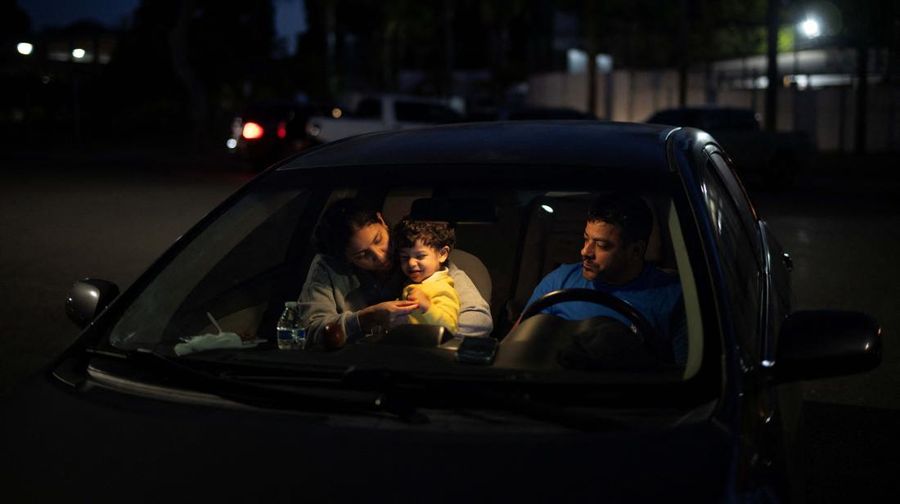Puluhan ribu warga di California, Amerika Serikat, diimbau untuk mengungsi imbas kebocoran sebuah tangki kimia besar yang diduga akan meledak dan mengeluarkan asap beracun, Sabtu (23/5/2026). (REUTERS/Ed Ou)