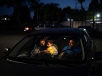 Puluhan ribu warga di California, Amerika Serikat, diimbau untuk mengungsi imbas kebocoran sebuah tangki kimia besar yang diduga akan meledak dan mengeluarkan asap beracun, Sabtu (23/5/2026). (REUTERS/Ed Ou)
