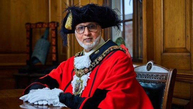Sosok Mantan Pengemudi Taksi Ini Jadi Wali Kota Manchester