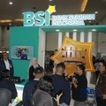 Suasana booth Bank BSI  dalam acara Jogja Financial Festival 2026 di Jogja Expo Center (JEC), Yogyakarta, Jawa Tengah, Sabtu (23/5/2026). (CNBC Indonesia/Muhammad Sabki)