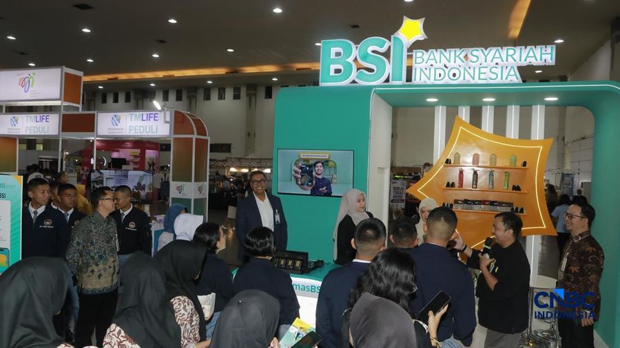 Suasana booth Bank BSI  dalam acara Jogja Financial Festival 2026 di Jogja Expo Center (JEC), Yogyakarta, Jawa Tengah, Sabtu (23/5/2026). (CNBC Indonesia/Muhammad Sabki)