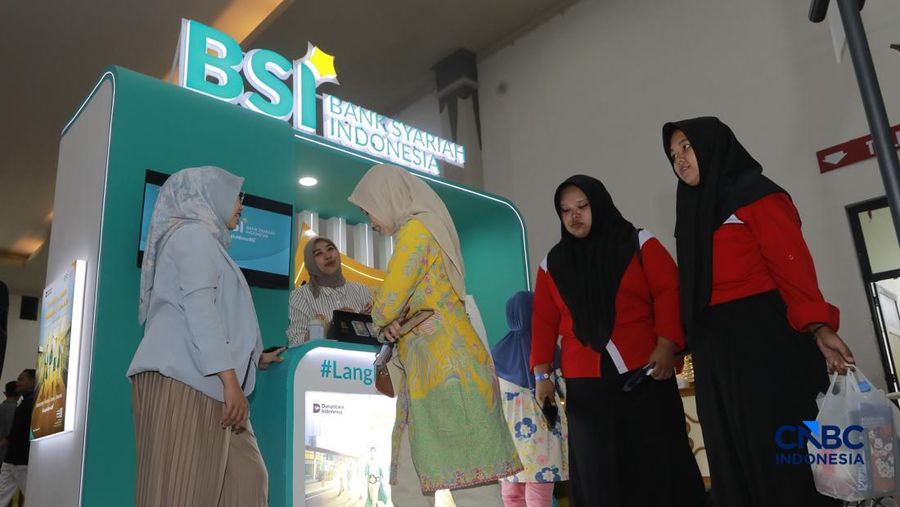 Suasana booth Bank BSI  dalam acara Jogja Financial Festival 2026 di Jogja Expo Center (JEC), Yogyakarta, Jawa Tengah, Sabtu (23/5/2026). (CNBC Indonesia/Muhammad Sabki)
