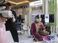 Suasana booth Bank Muamalat dan BPKH dalam acara Jogja Financial Festival 2026 di Jogja Expo Center (JEC), Yogyakarta, Jawa Tengah, Sabtu (23/5/2026). (CNBC Indonesia/Muhammad Sabki)