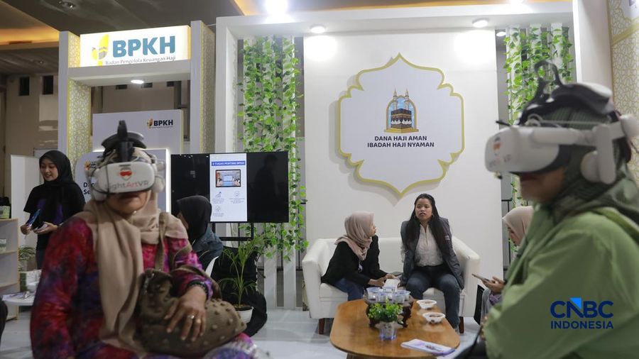 Suasana booth Bank Muamalat dan BPKH dalam acara Jogja Financial Festival 2026 di Jogja Expo Center (JEC), Yogyakarta, Jawa Tengah, Sabtu (23/5/2026). (CNBC Indonesia/Muhammad Sabki)