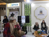 Suasana booth Bank Muamalat dan BPKH dalam acara Jogja Financial Festival 2026 di Jogja Expo Center (JEC), Yogyakarta, Jawa Tengah, Sabtu (23/5/2026). (CNBC Indonesia/Muhammad Sabki)