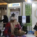 Suasana booth Bank Muamalat dan BPKH dalam acara Jogja Financial Festival 2026 di Jogja Expo Center (JEC), Yogyakarta, Jawa Tengah, Sabtu (23/5/2026). (CNBC Indonesia/Muhammad Sabki)