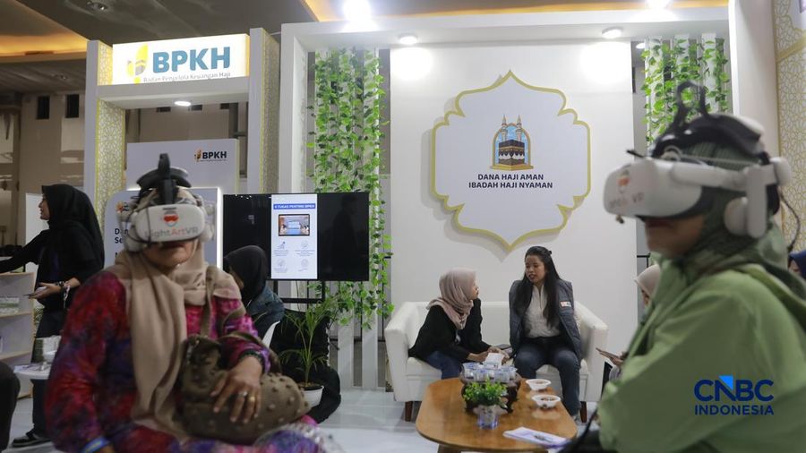 Suasana booth Bank Muamalat dan BPKH dalam acara Jogja Financial Festival 2026 di Jogja Expo Center (JEC), Yogyakarta, Jawa Tengah, Sabtu (23/5/2026). (CNBC Indonesia/Muhammad Sabki)