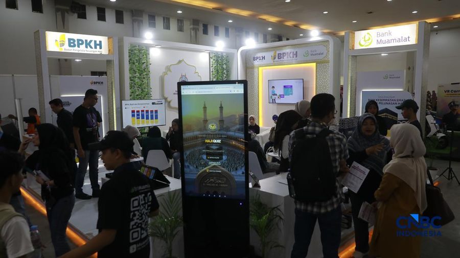 Suasana booth Bank Muamalat dan BPKH dalam acara Jogja Financial Festival 2026 di Jogja Expo Center (JEC), Yogyakarta, Jawa Tengah, Sabtu (23/5/2026). (CNBC Indonesia/Muhammad Sabki)