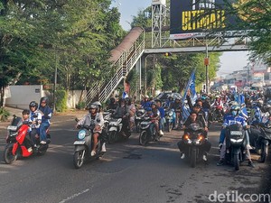 Dari Cimahi ke Bandung, Bobotoh Rayakan Hattrick Persib