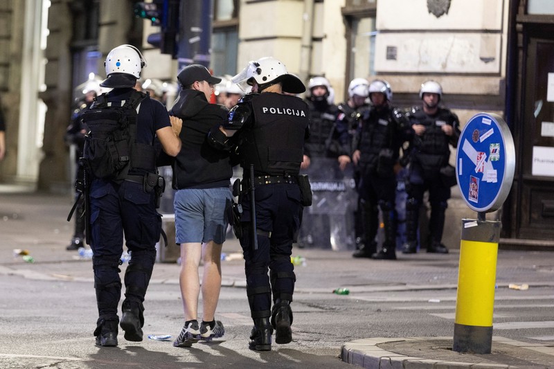 Gelombang demonstrasi besar kembali mengguncang ibu kota Serbia pada Sabtu (24/5/2026) waktu setempat, ketika puluhan ribu warga memadati pusat Kota Beograd untuk menuntut pemilu dipercepat. (REUTERS/Djordje Kojadinovic)