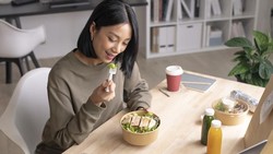 Ternyata Jam Makan Harus Konsisten, Ini yang Terjadi Kalau Terlambat