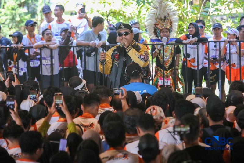 Penampilan Ndarboy Genk menghibur audience dalam Konser Jogja Financial Festival 2026 di Jogja Expo Center (JEC), Yogyakarta, DIY, Minggu (24/5/2026). (CNBC Indonesia/Faisal Rahman)