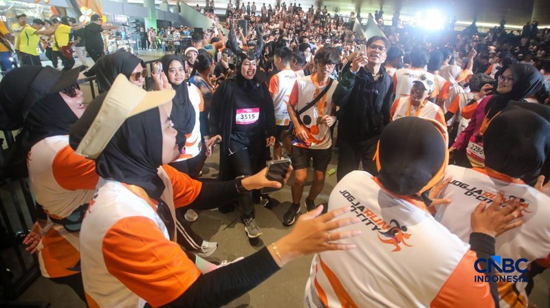 Penampilan Ndarboy Genk menghibur audience dalam Konser Jogja Financial Festival 2026 di Jogja Expo Center (JEC), Yogyakarta, DIY, Minggu (24/5/2026). (CNBC Indonesia/Faisal Rahman)