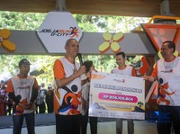 Penyerahan Beasiswa di acara Jogja Financial Festival 2026 di Jogja Expo Center (JEC), Yogyakarta, DIY, Minggu (24/5/2026). (CNBC Indonesia/Faisal Rahman)