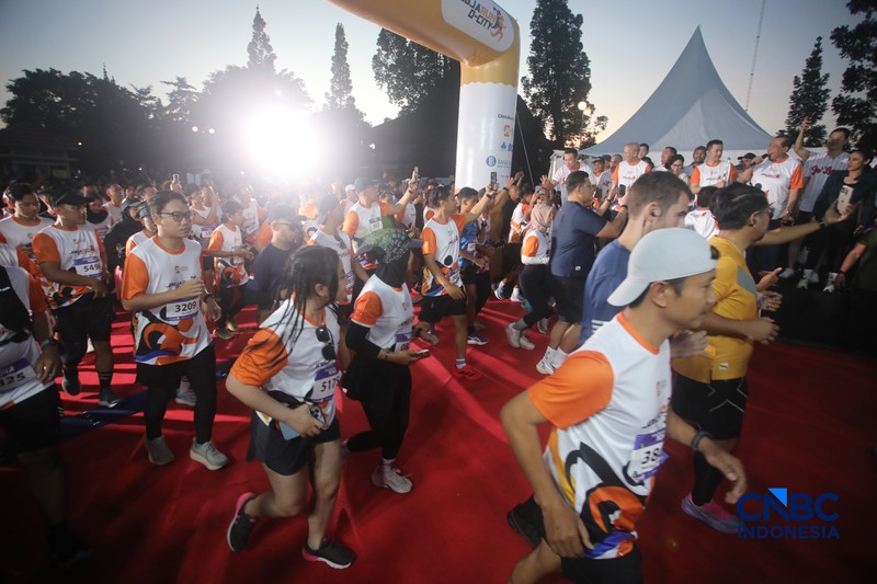 Peserta Jogja Run D-City (JRDC) 2026 yang menjadi bagian dari Jogja Financial Festival di Universitas Gadjah Mada, Yogyakarta, Minggu (24/5/2026) pagi. (CNBC Indonesia/Faisal Rahman)