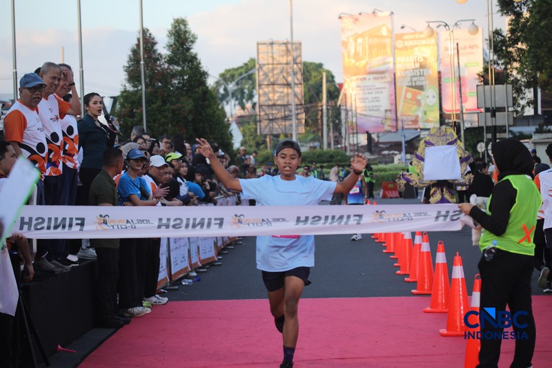 Peserta Jogja Run D-City (JRDC) 2026 yang menjadi bagian dari Jogja Financial Festival di Universitas Gadjah Mada, Yogyakarta, Minggu (24/5/2026) pagi. (CNBC Indonesia/Faisal Rahman)