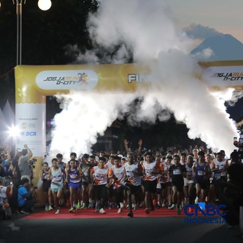 Peserta Jogja Run D-City (JRDC) 2026 yang menjadi bagian dari Jogja Financial Festival di Universitas Gadjah Mada, Yogyakarta, Minggu (24/5/2026) pagi. (CNBC Indonesia/Muhammad Sabki)