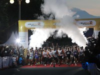 Peserta Jogja Run D-City (JRDC) 2026 yang menjadi bagian dari Jogja Financial Festival di Universitas Gadjah Mada, Yogyakarta, Minggu (24/5/2026) pagi. (CNBC Indonesia/Muhammad Sabki)