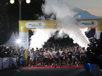 Peserta Jogja Run D-City (JRDC) 2026 yang menjadi bagian dari Jogja Financial Festival di Universitas Gadjah Mada, Yogyakarta, Minggu (24/5/2026) pagi. (CNBC Indonesia/Muhammad Sabki)