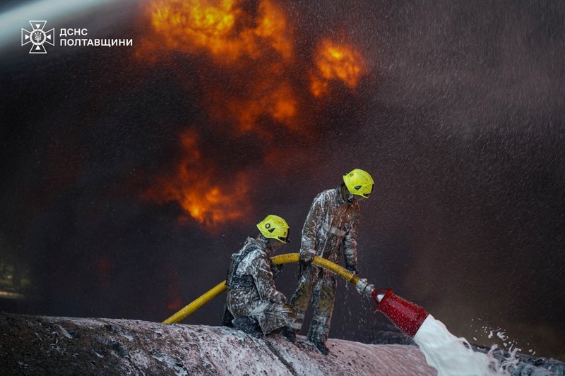 Rusia menghujani ibu kota Ukraina, Kyiv, dengan serangan rudal dan drone besar-besaran pada Minggu (24/5/2026) pagi. (via REUTERS/STATE EMERGENCY SERVICE OF UKRAI)