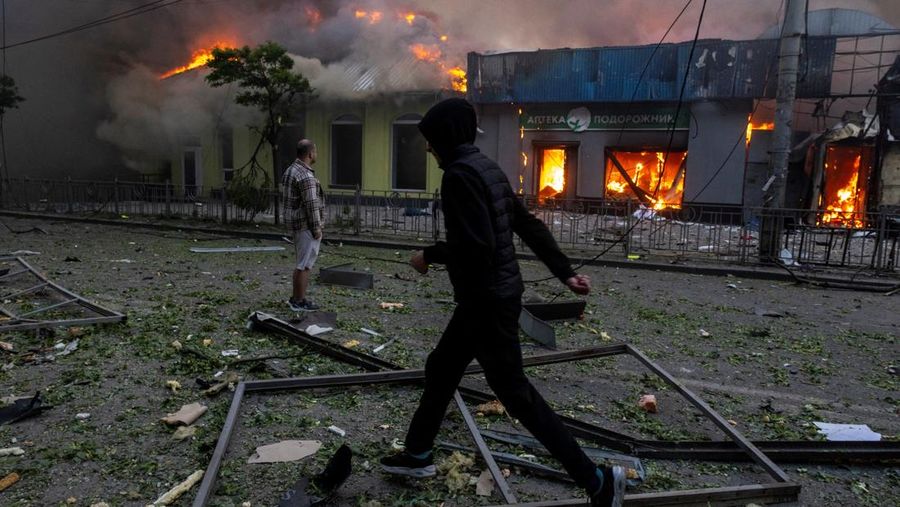 Rusia menghujani ibu kota Ukraina, Kyiv, dengan serangan rudal dan drone besar-besaran pada Minggu (24/5/2026) pagi. (REUTERS/Thomas Peter)