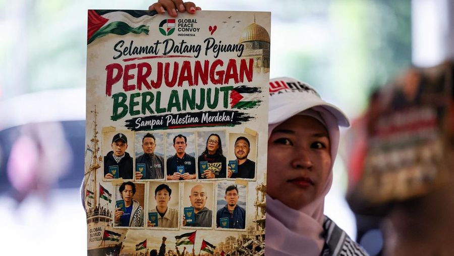 Sembilan aktivis dan jurnalis WNI anggota Global Peace Convoy Indonesia (GPCI) yang sempat menjadi korban penculikan Israel saat ikut misi kemanusiaan Global Sumud Flotila (GSF) ke Gaza, Palestina tiba di Bandara Internasional Soekarno-Hatta, Tangera