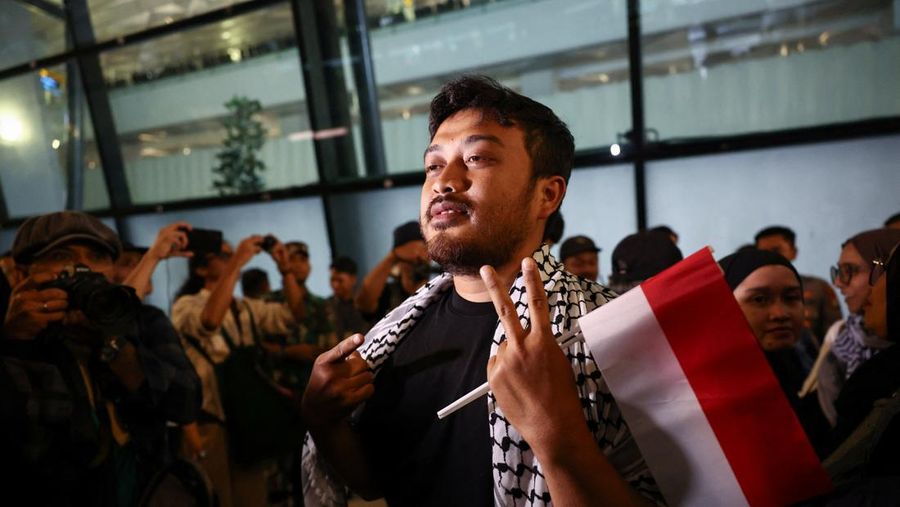 Sembilan aktivis dan jurnalis WNI anggota Global Peace Convoy Indonesia (GPCI) yang sempat menjadi korban penculikan Israel saat ikut misi kemanusiaan Global Sumud Flotila (GSF) ke Gaza, Palestina tiba di Bandara Internasional Soekarno-Hatta, Tangera