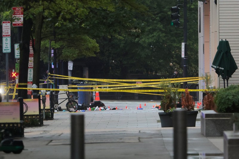 Situasi mencekam terjadi di sekitar Gedung Putih pada Sabtu (24/5/2026) waktu setempat setelah rentetan tembakan terdengar di dekat kompleks pusat pemerintahan Amerika Serikat (AS). (REUTERS/Nathan Howard)
