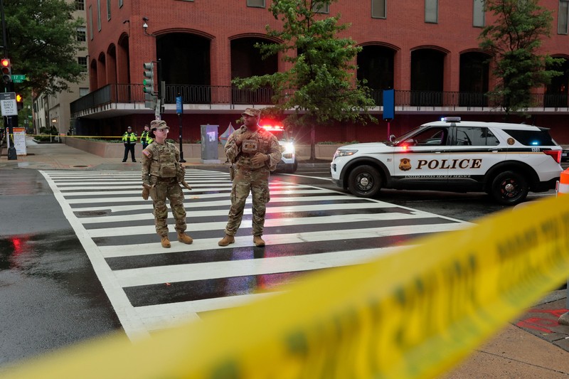 Situasi mencekam terjadi di sekitar Gedung Putih pada Sabtu (24/5/2026) waktu setempat setelah rentetan tembakan terdengar di dekat kompleks pusat pemerintahan Amerika Serikat (AS). (REUTERS/Nathan Howard)