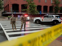 Situasi mencekam terjadi di sekitar Gedung Putih pada Sabtu (24/5/2026) waktu setempat setelah rentetan tembakan terdengar di dekat kompleks pusat pemerintahan Amerika Serikat (AS). (REUTERS/Nathan Howard)