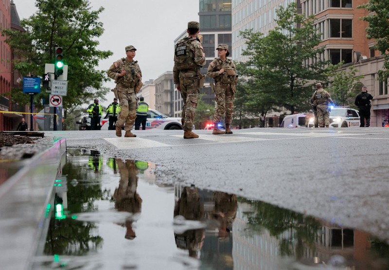 Situasi mencekam terjadi di sekitar Gedung Putih pada Sabtu (24/5/2026) waktu setempat setelah rentetan tembakan terdengar di dekat kompleks pusat pemerintahan Amerika Serikat (AS). (REUTERS/Nathan Howard)