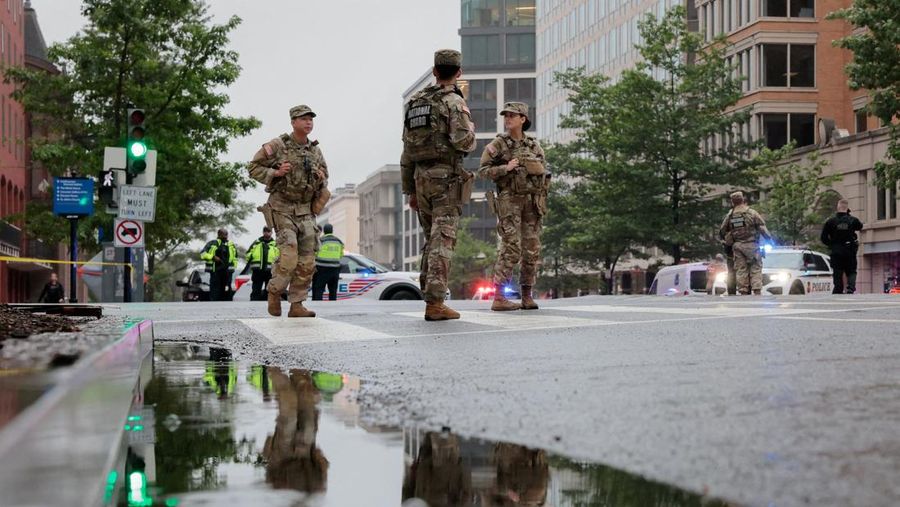 Situasi mencekam terjadi di sekitar Gedung Putih pada Sabtu (24/5/2026) waktu setempat setelah rentetan tembakan terdengar di dekat kompleks pusat pemerintahan Amerika Serikat (AS). (REUTERS/Nathan Howard)