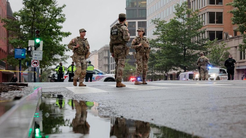 Situasi mencekam terjadi di sekitar Gedung Putih pada Sabtu (24/5/2026) waktu setempat setelah rentetan tembakan terdengar di dekat kompleks pusat pemerintahan Amerika Serikat (AS). (REUTERS/Nathan Howard)