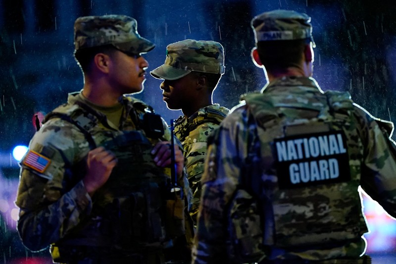 Situasi mencekam terjadi di sekitar Gedung Putih pada Sabtu (24/5/2026) waktu setempat setelah rentetan tembakan terdengar di dekat kompleks pusat pemerintahan Amerika Serikat (AS). (REUTERS/Nathan Howard)
