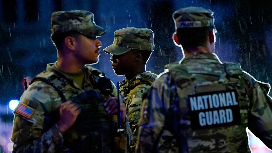 Situasi mencekam terjadi di sekitar Gedung Putih pada Sabtu (24/5/2026) waktu setempat setelah rentetan tembakan terdengar di dekat kompleks pusat pemerintahan Amerika Serikat (AS). (REUTERS/Nathan Howard)
