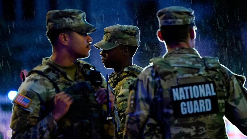 Situasi mencekam terjadi di sekitar Gedung Putih pada Sabtu (24/5/2026) waktu setempat setelah rentetan tembakan terdengar di dekat kompleks pusat pemerintahan Amerika Serikat (AS). (REUTERS/Nathan Howard)
