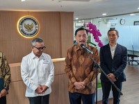 Ketua DEN Luhut B. Panjaitan dan Wakil Menkeu Suahasil Nazara, Senin (25/5/2026). (Istimewa)