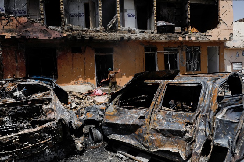 Kondisi kehancuran di lokasi ledakan jalur kereta api di Quetta, Pakistan, Minggu, (24/5/2026). (REUTERS/Naseer Ahmed)