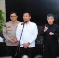 Konferensi pers Wakil Kepala Badan Gizi Nasional (BGN) Komjen Pol. (Purn.) Sony Sonjaya (kedua dari kiri) dengan Satgas Makan Bergizi Gratis (MBG) Polri Irjen Pol. Nurworo Danang di Gedung Bareskrim Mabes Polri, Jakarta Selatan, Senin (25/5/2026). (D