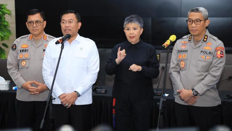Konferensi pers Wakil Kepala Badan Gizi Nasional (BGN) Komjen Pol. (Purn.) Sony Sonjaya (kedua dari kiri) dengan Satgas Makan Bergizi Gratis (MBG) Polri Irjen Pol. Nurworo Danang di Gedung Bareskrim Mabes Polri, Jakarta Selatan, Senin (25/5/2026). (D
