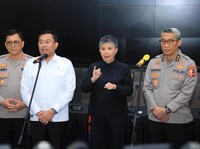 Konferensi pers Wakil Kepala Badan Gizi Nasional (BGN) Komjen Pol. (Purn.) Sony Sonjaya (kedua dari kiri) dengan Satgas Makan Bergizi Gratis (MBG) Polri Irjen Pol. Nurworo Danang di Gedung Bareskrim Mabes Polri, Jakarta Selatan, Senin (25/5/2026). (D