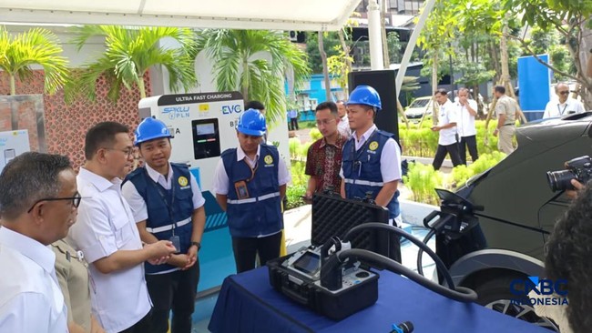 Mendag Pelototi SPKLU, Luncurkan Alat Ukur Pertama di Indonesia