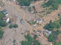 Pemandangan dari drone yang memperlihatkan operasi penyelamatan yang sedang berlangsung di desa Anxi menyusul banjir bandang dan tanah longsor yang dipicu oleh curah hujan ekstrem, di distrik Yongchuan, Chongqing, China, 24 Mei 2026. (cnsphoto via RE