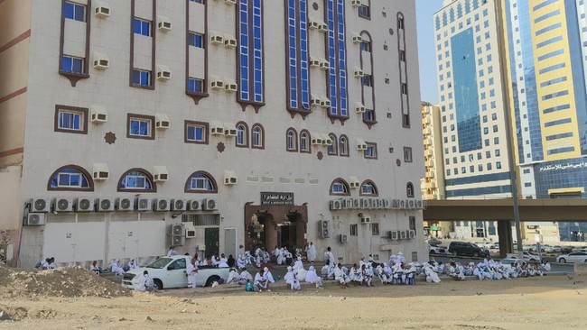 Jemaah Haji RI Ditipu Travel, Tak Bisa Pulang-Disuruh Kerja Paksa